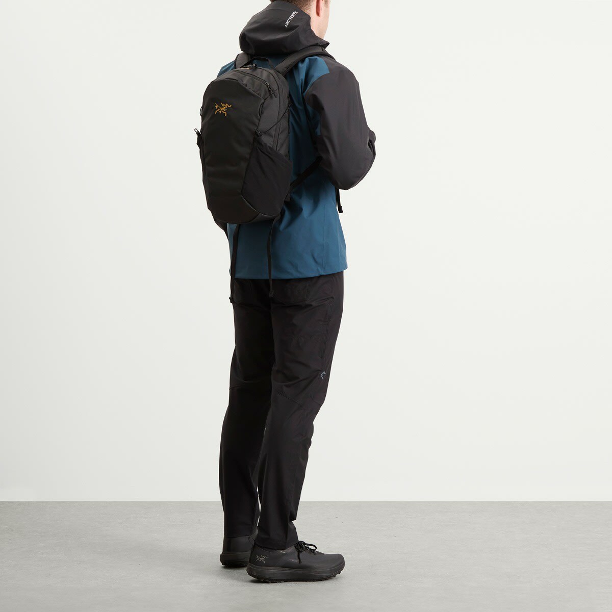 Arc'teryx Men's Mantis 16 Backpack in Black 