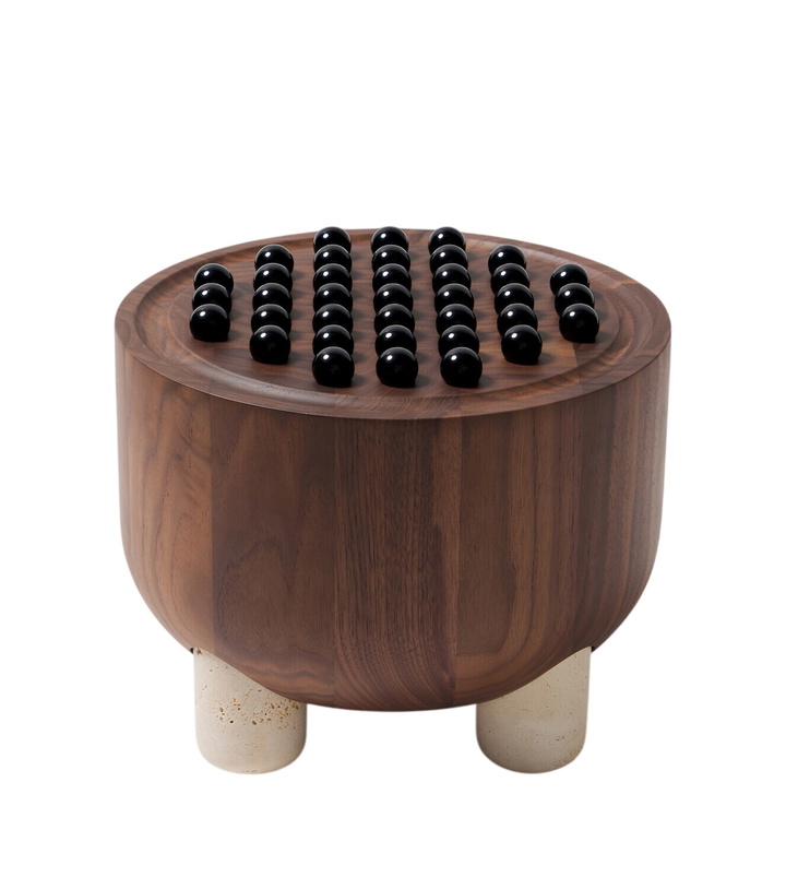 Photo: Giobagnara Mocambo Peg walnut solitaire set