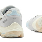 Mizuno x BSTN Wave Rider WAVE RIDER β Gore-tex Sneaker in Snow White/Summer Sand/Harbor Mist