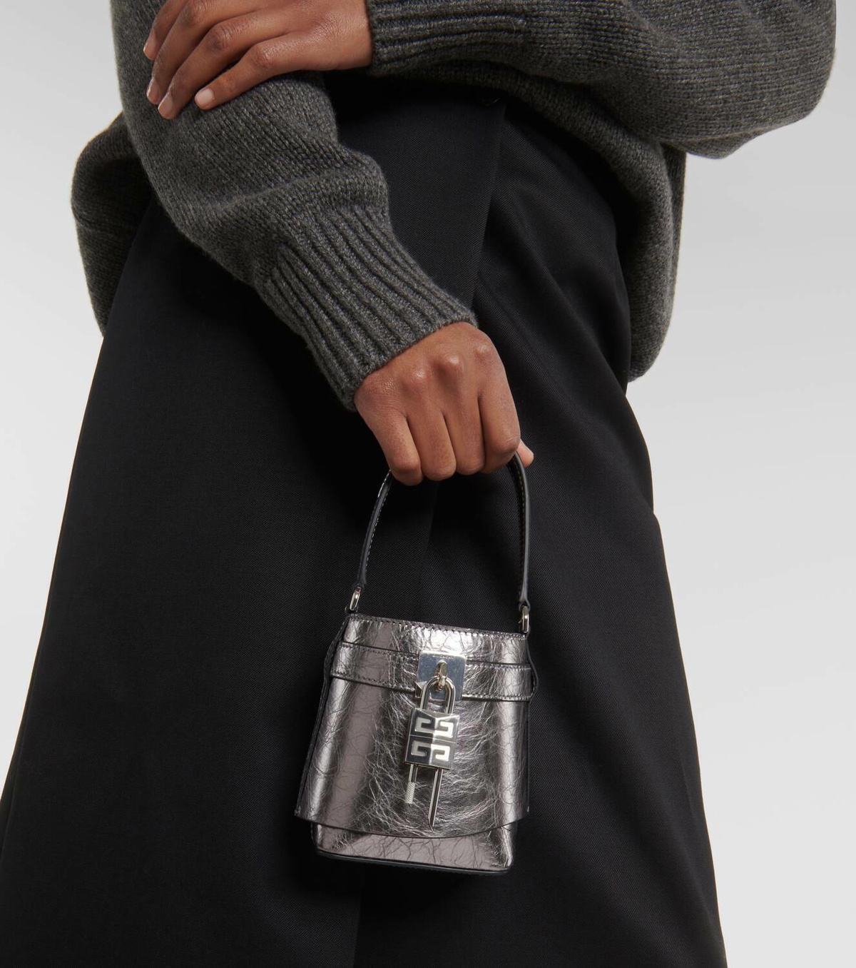 【GIVENCHY】ブラック マイクロ Shark Lock バケットバッグ Givenchy Micro Shark Lock Leather Bucket Bag | Nordstrom