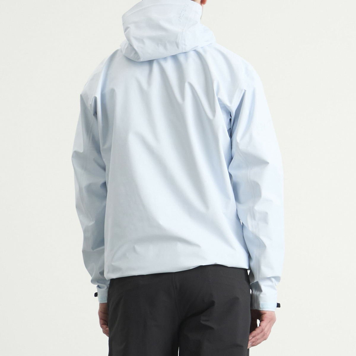 Arc'teryx Men's Beta Gore-Tex Jacket in Alpine Blue