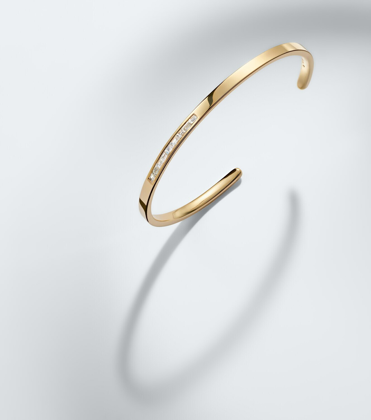 Shay Jewelry 18kt gold (750/1000) bangle with diamonds