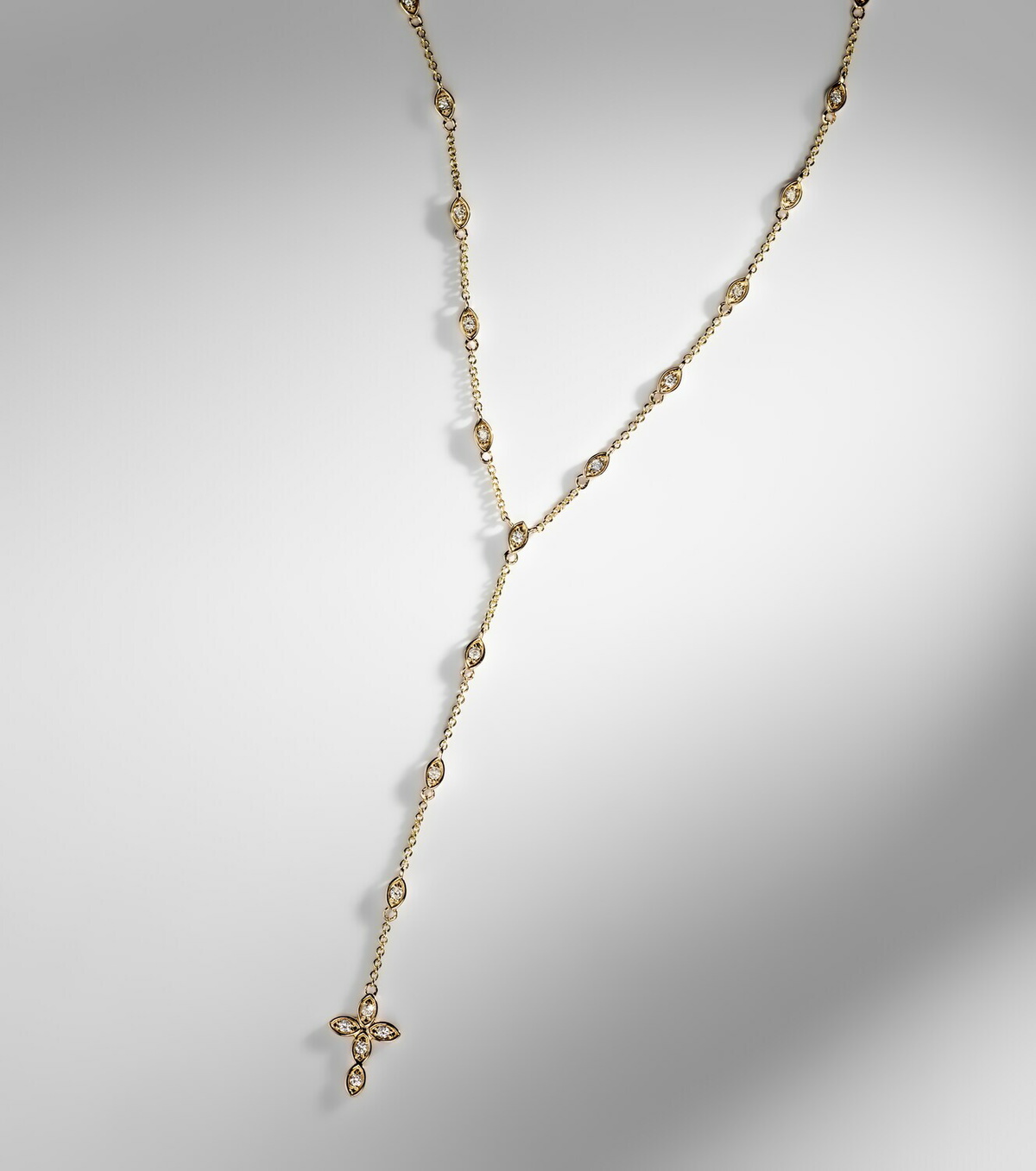Sydney Evan Cross 14kt gold pendant necklace with diamonds