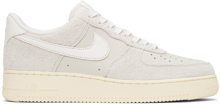 Photo: Nike Off-White Air Force 1 '07 Sneakers