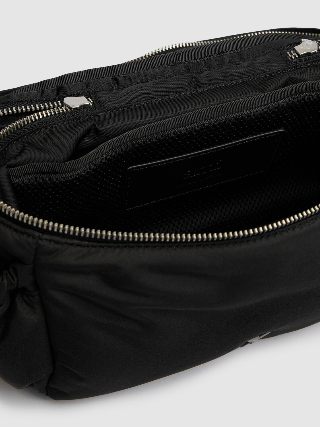 【極美品】Ami AMI DE COEUR ナイロンメッセンジャーバッグ AMI PARIS Ami De Coeur Nylon Messenger Bag AMI