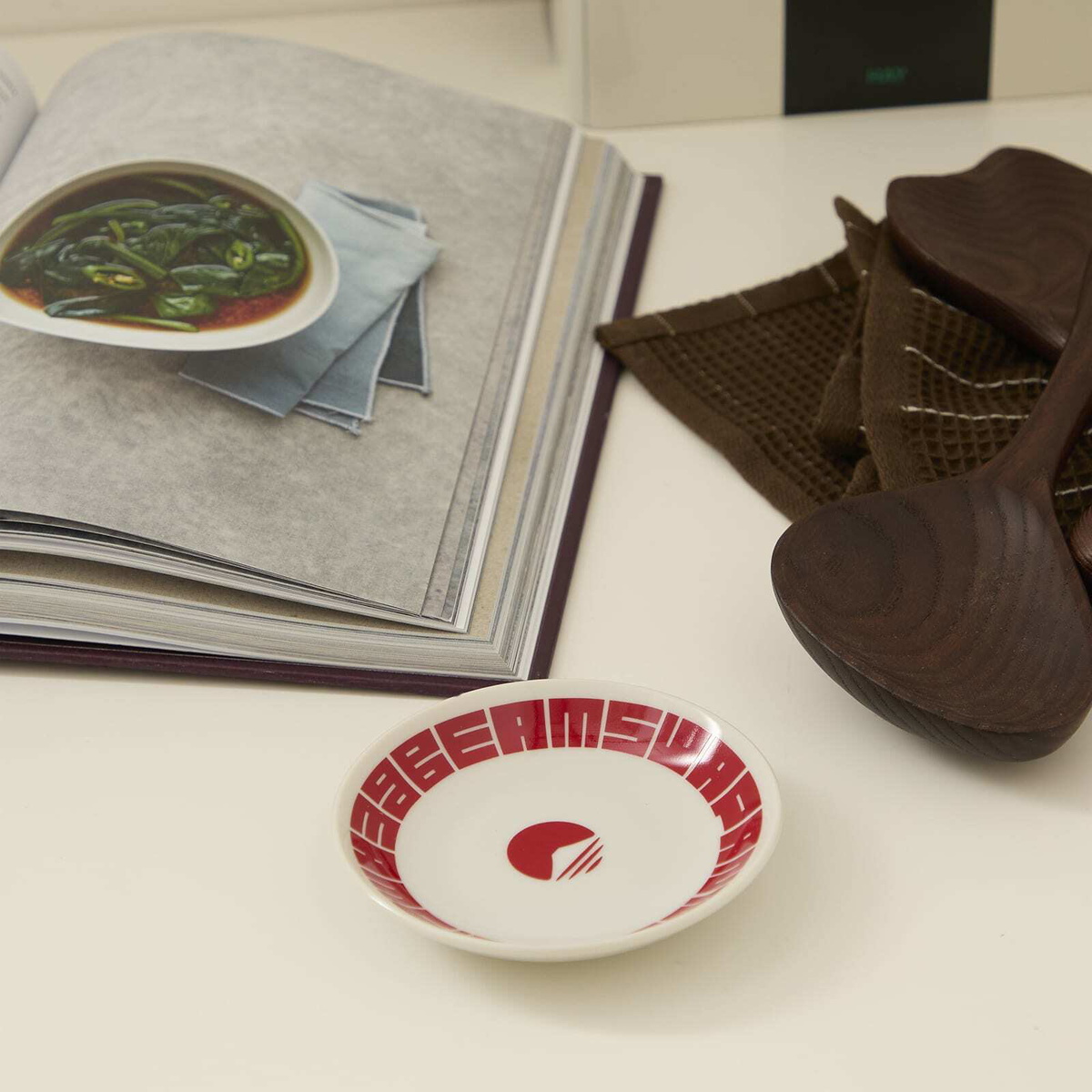 BEAMS JAPAN Small Dish in White/Red 