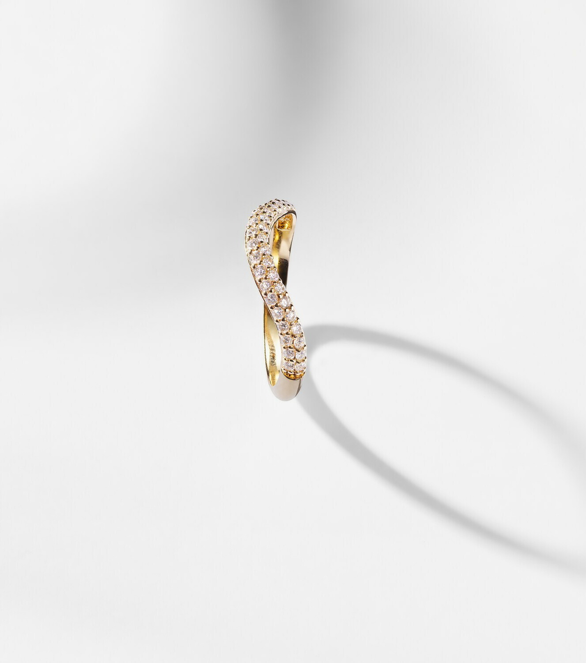 Stone and Strand Anjelica 14kt gold ring with diamonds