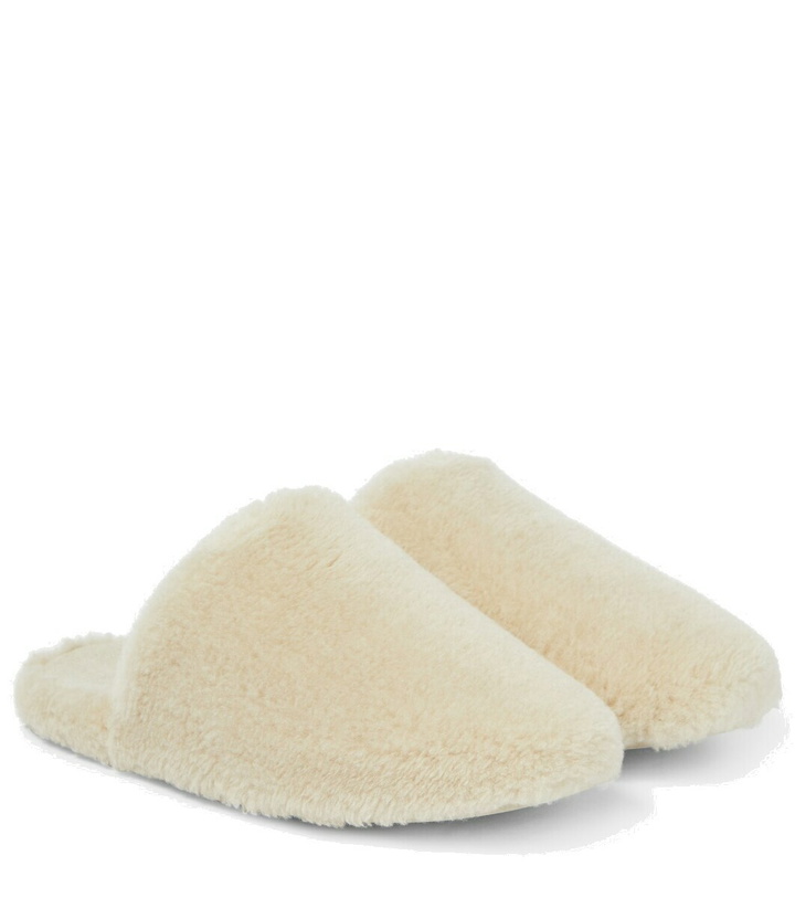 Photo: Loro Piana Wintercozy cashmere and silk slippers