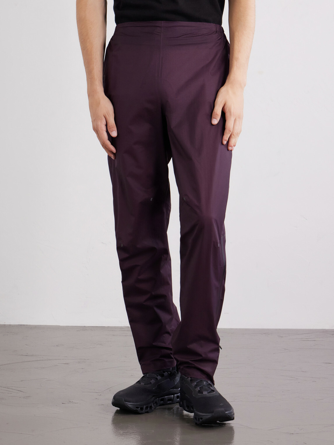 On - Ultra Straight-Leg Guardatec™ Shell Trousers - Burgundy