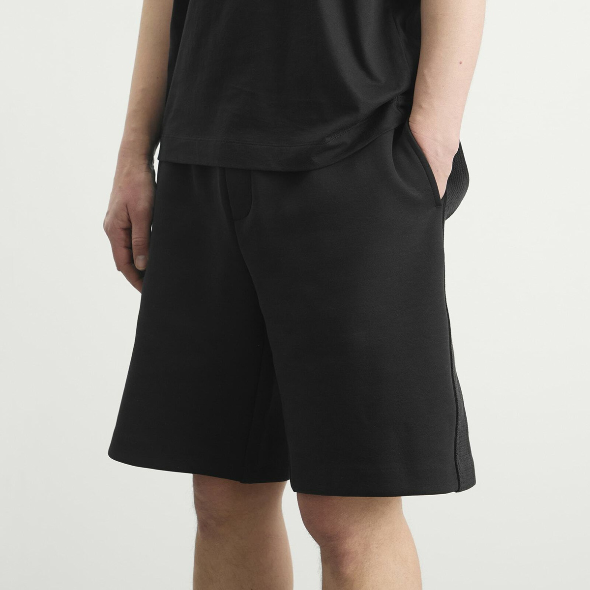 Oakley Men's Reserve Momento Shorts in Pitch Black