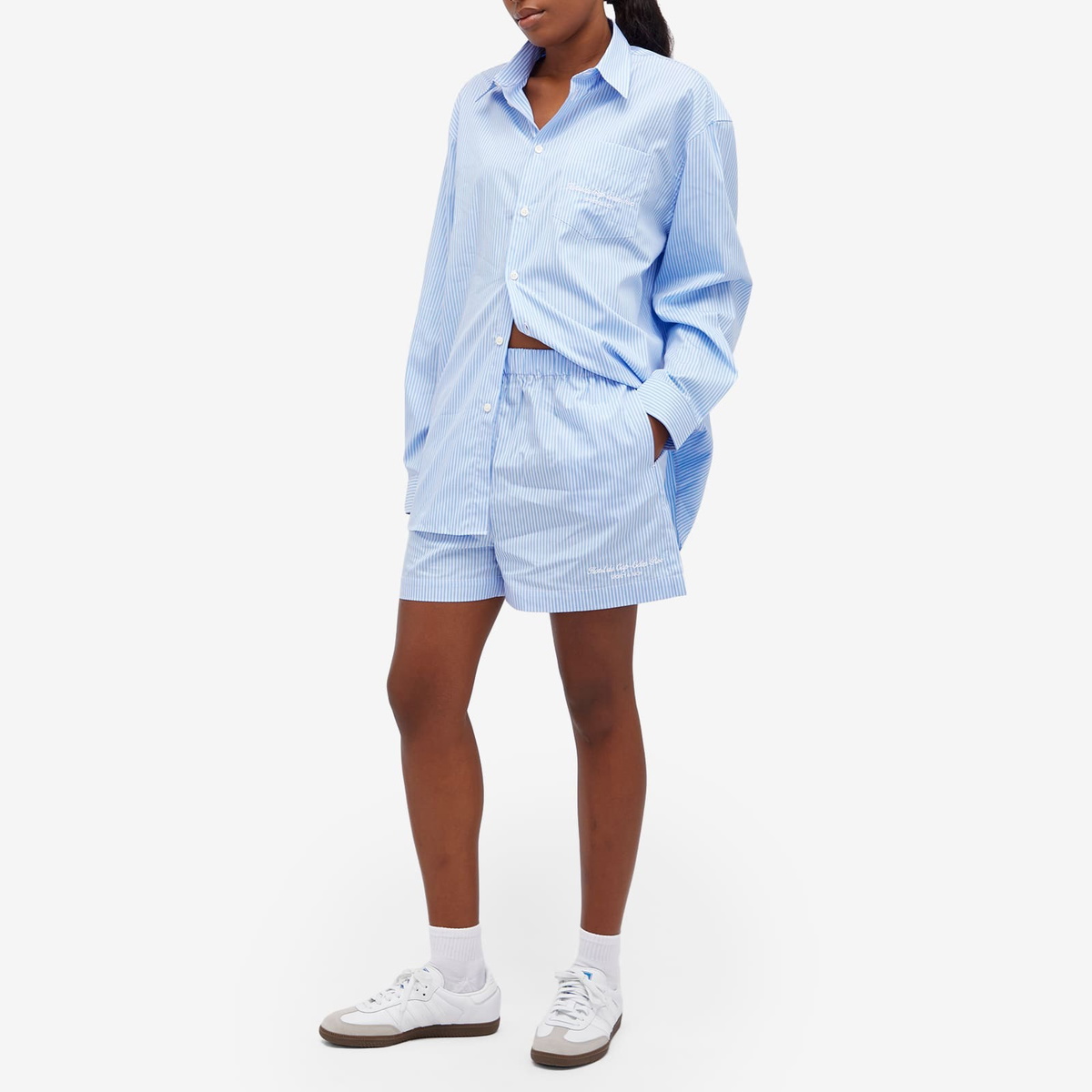 Sporty & Rich Hotel du Cap Cursive Poplin Short in Blue/White Thin Stripe White