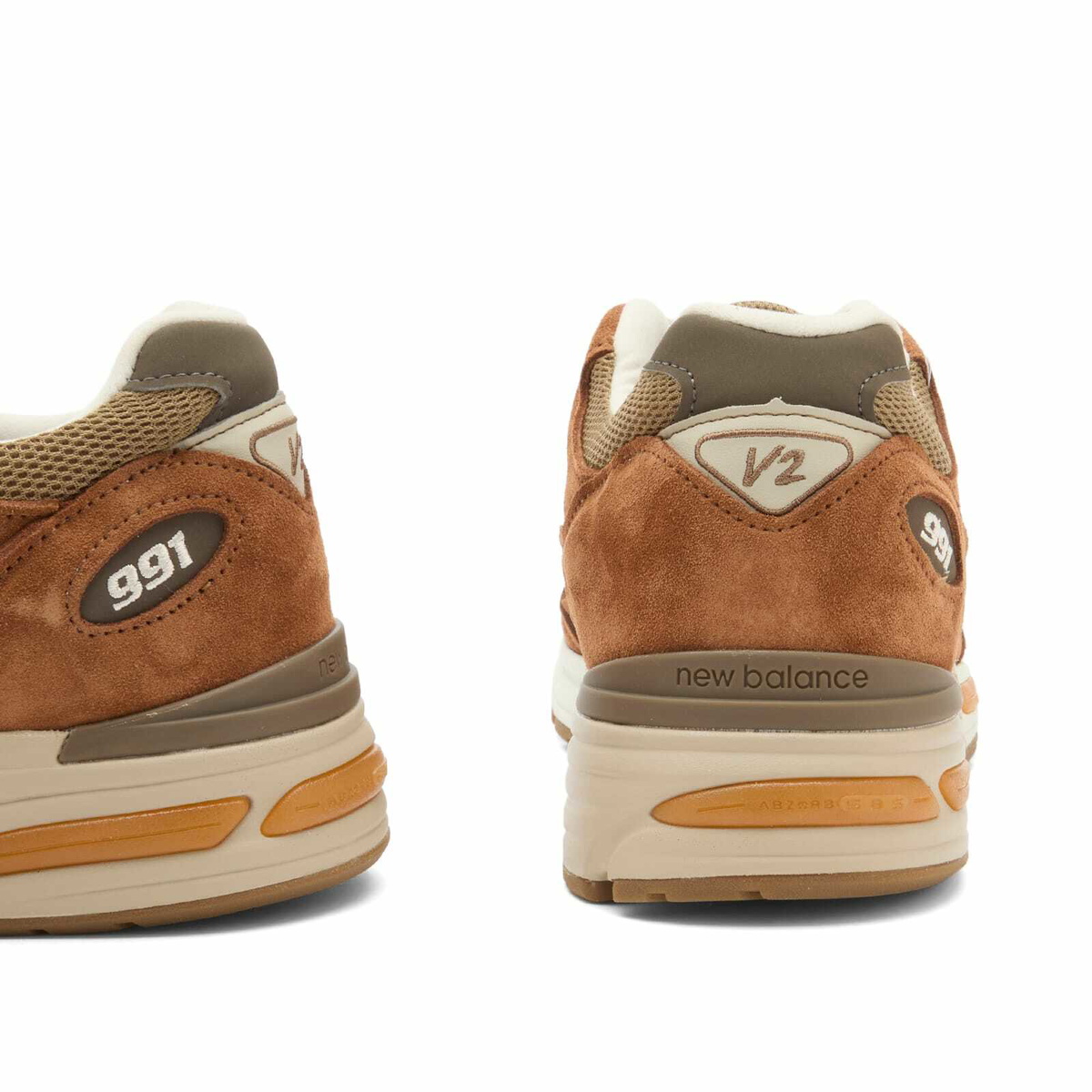 New Balance 991v2 Sneaker in Brown