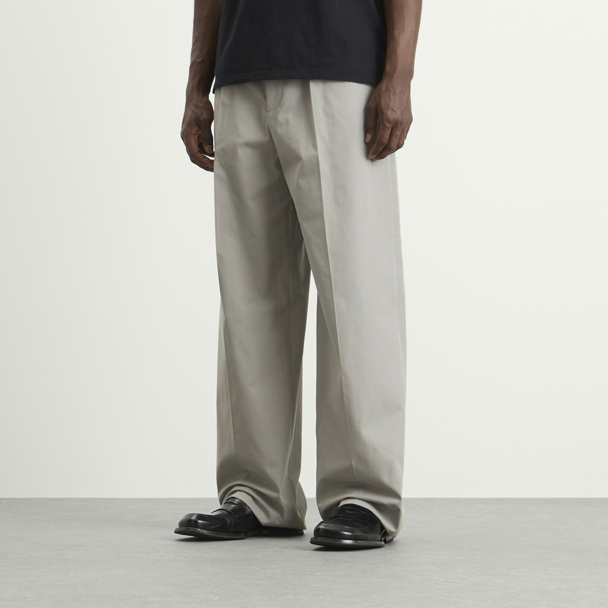 Jil Sander Men's Cotton Pleated Trouser in Ash Grey
