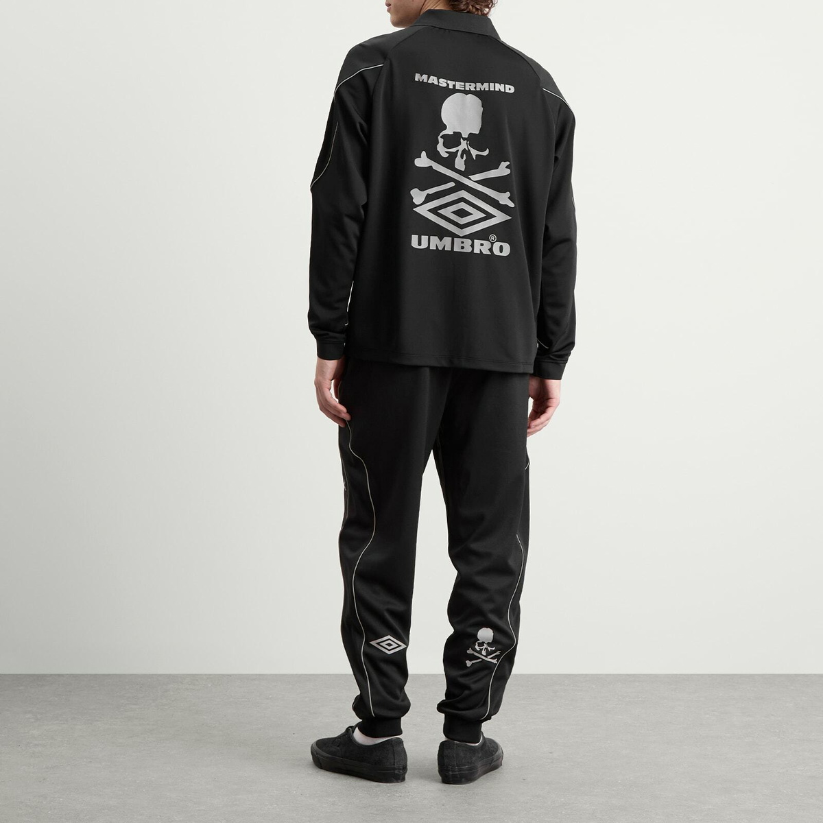 MASTERMIND WORLD Men's x Umbro Long Sleeve Game Shirt in Black