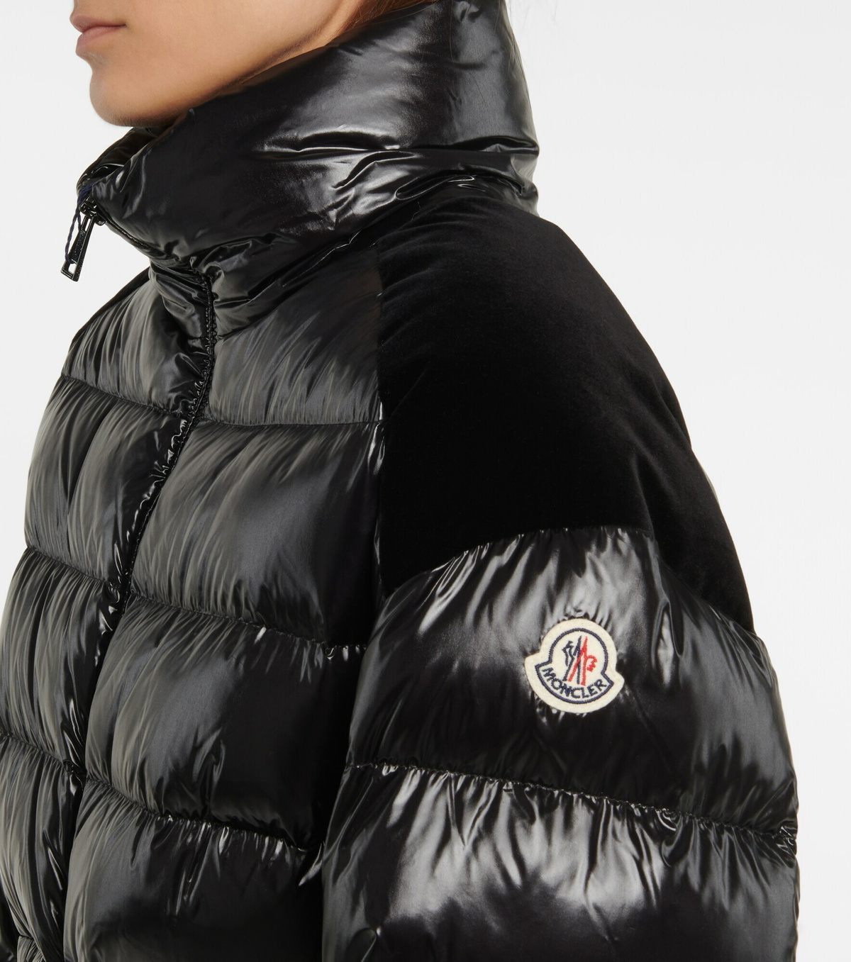 MONCLER ブラックジャケット チェーンディテール MONCLER（モンクレール） ブルゾン ナイロン ジャケット ウィンド