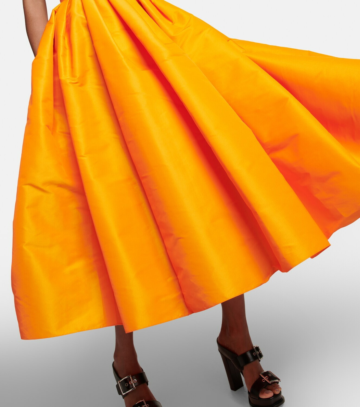 【関税込み】alexander mcqueen Ribbed midi skirt McQueen High-rise Faille Midi Skirt in Orange | Lyst