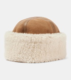 Toteme Leather-trimmed shearling and suede hat
