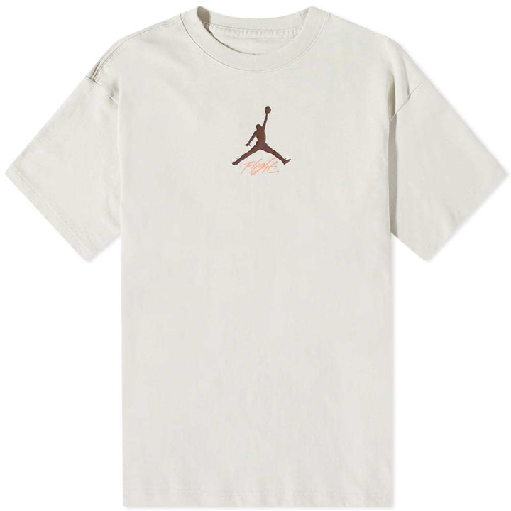 Photo: Air Jordan Flight Heritage Tee