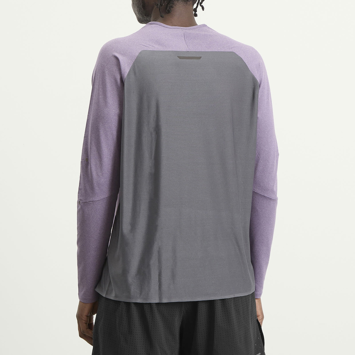ON Men's Performance Lg T-Shirt in Dewberry/Eclipse