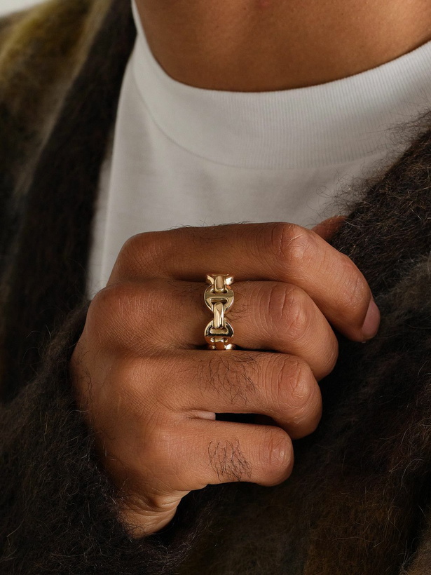Photo: HOORSENBUHS - Brute Classic Tri-Link 18-Karat Gold Ring - Gold