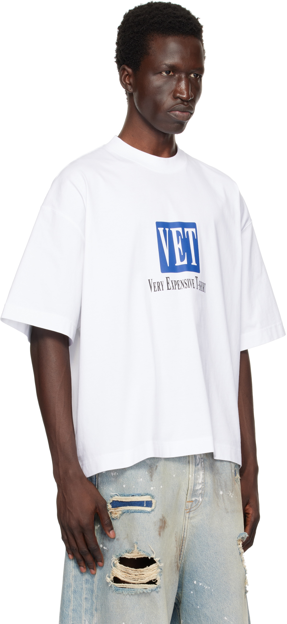 【VETEMENTS】ホワイト VET クロップド ボクシー Tシャツ VETEMENTS White 'VET' Cropped Boxy T-shirt Vetements