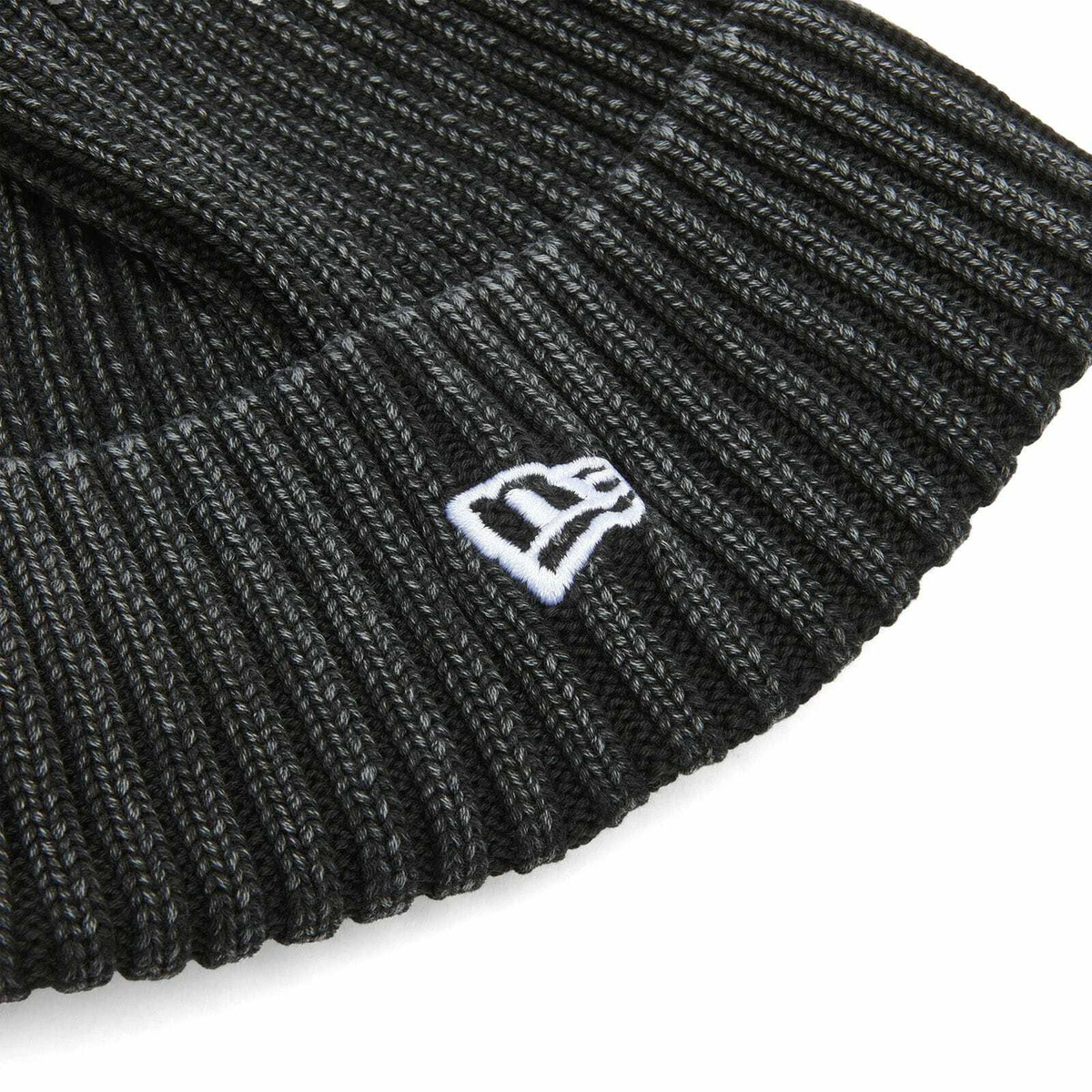 New Era New York Yankees Washed Beanie in Black 