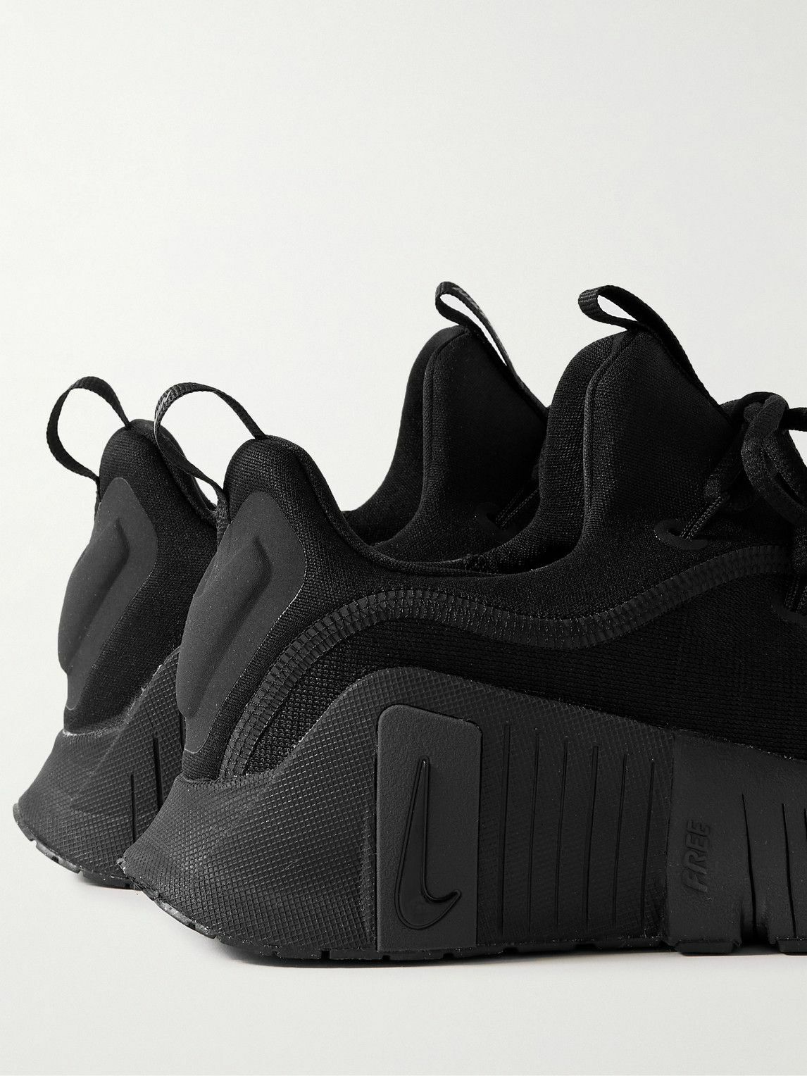 nike mesh black sneakers