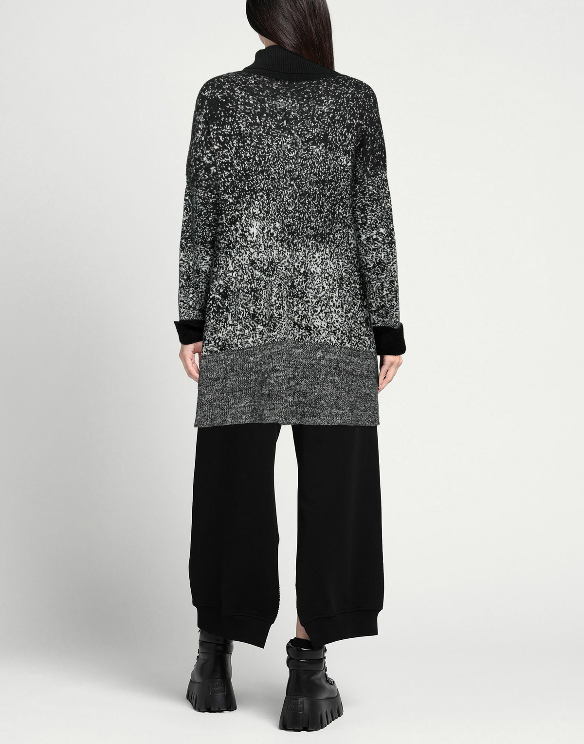 Manila Grace Womens Turtleneck in Black
