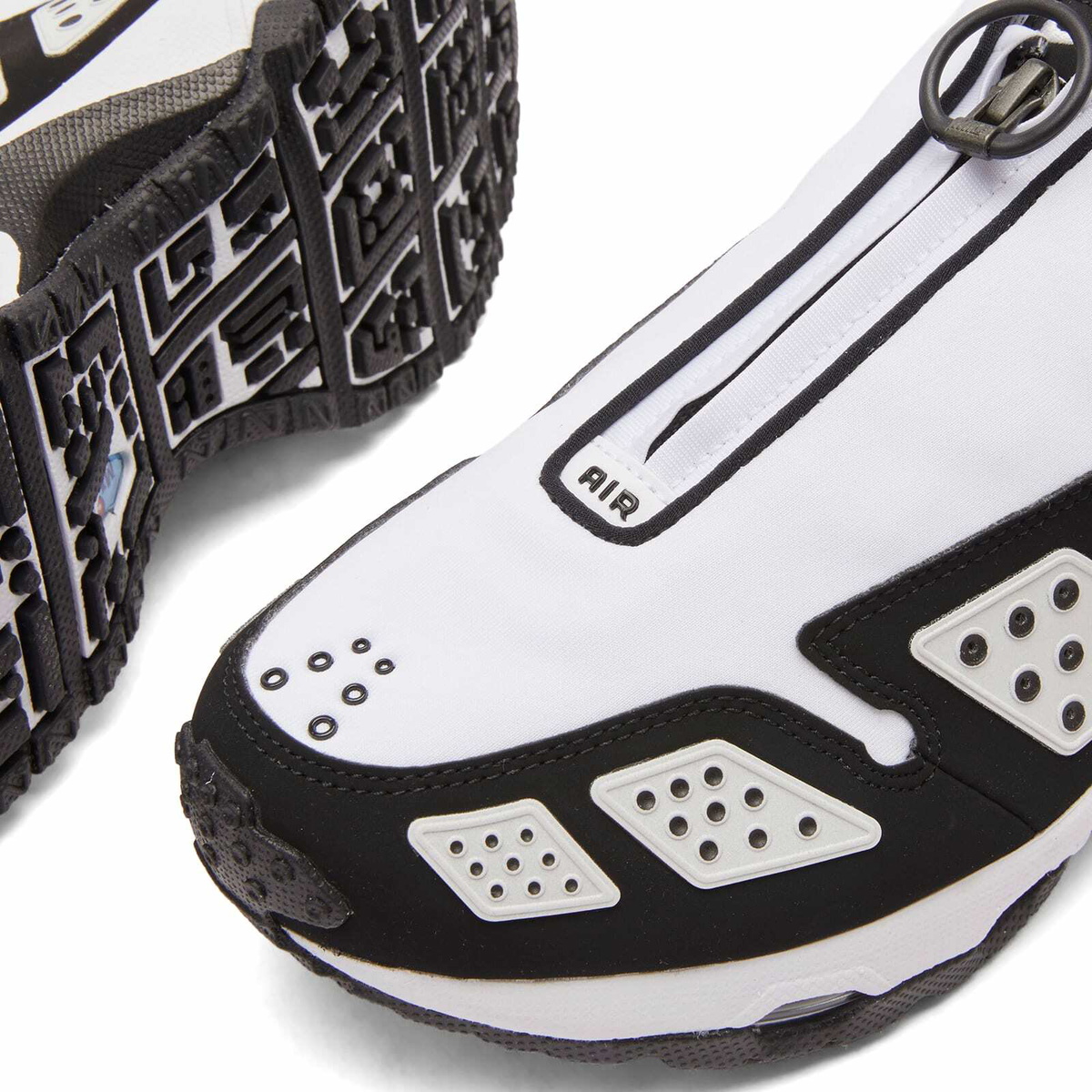 Nike Air Max SNDR W Sneaker in White/Black