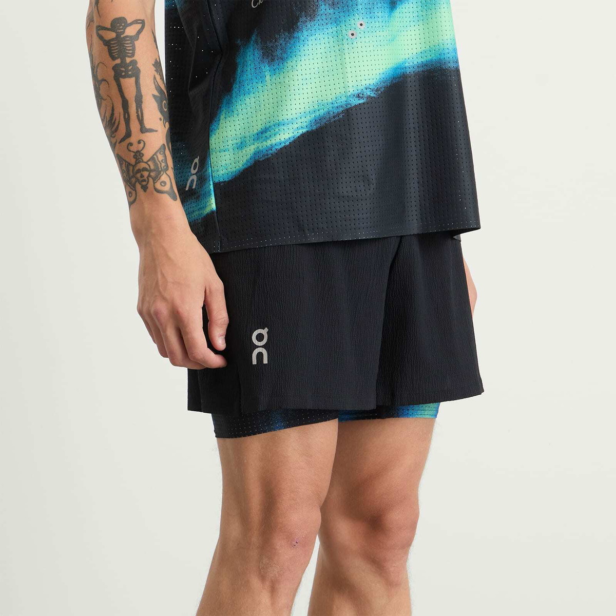 ON Men's Pace Shorts in Black/Horizon