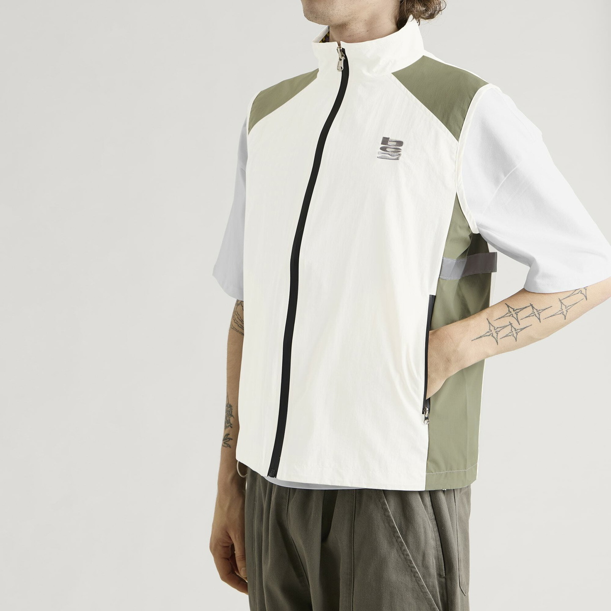 Bene Culture Men's Bene Reversible Gilet in Sage Green