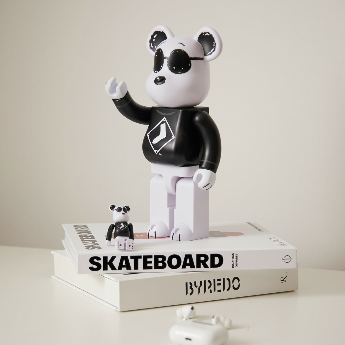 BE＠RBRICK SNOOPY(WHITE SOX) 100％&amp;400％ BE@RBRICK MLB × PEANUTS SNOOPY (WHITE SOX) 100％ & 400