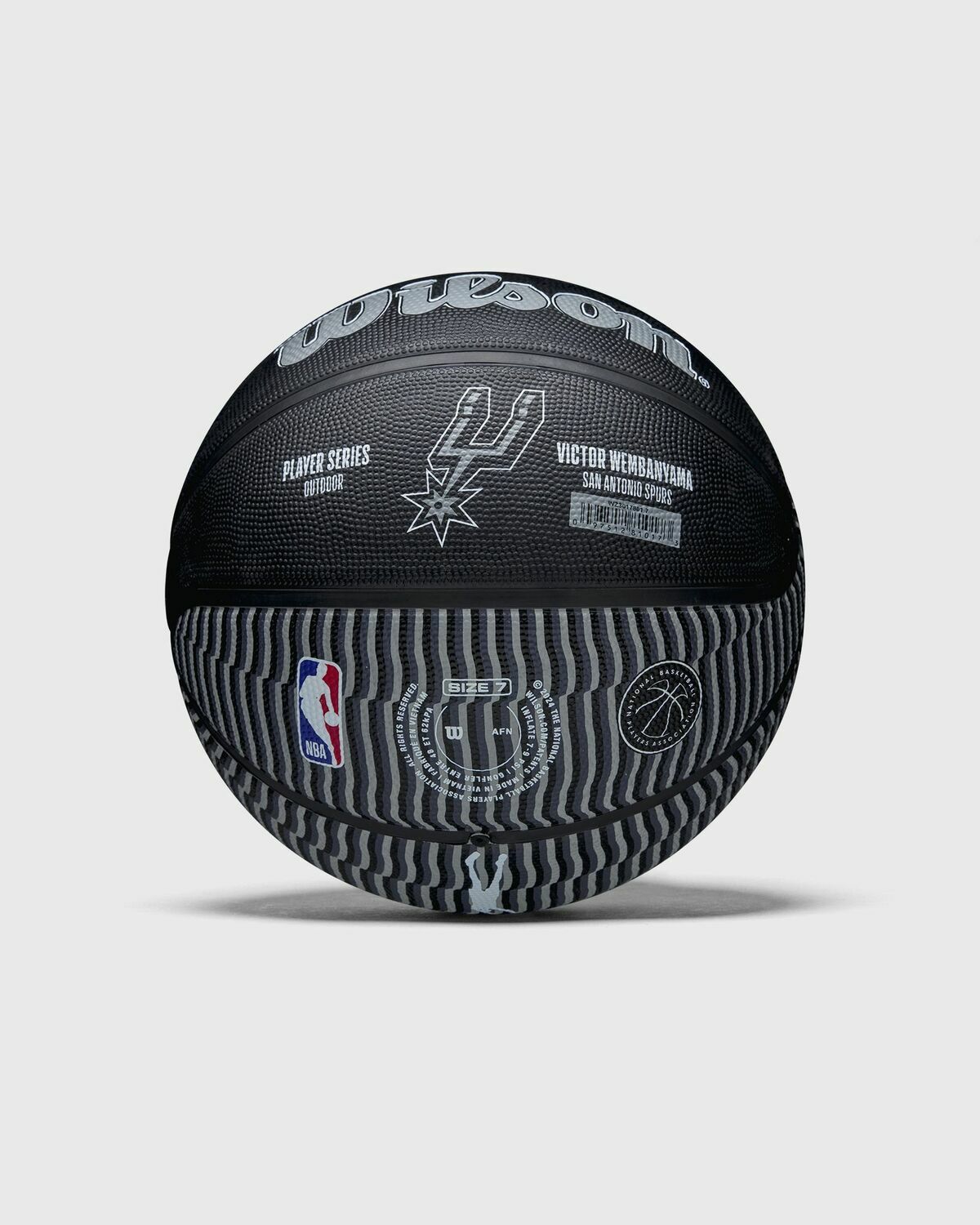 WILSON NBA PLAYER ICON OUTDOOR BASKETBALL VICTOR SIZE 7 Black Mens Sports Equipment