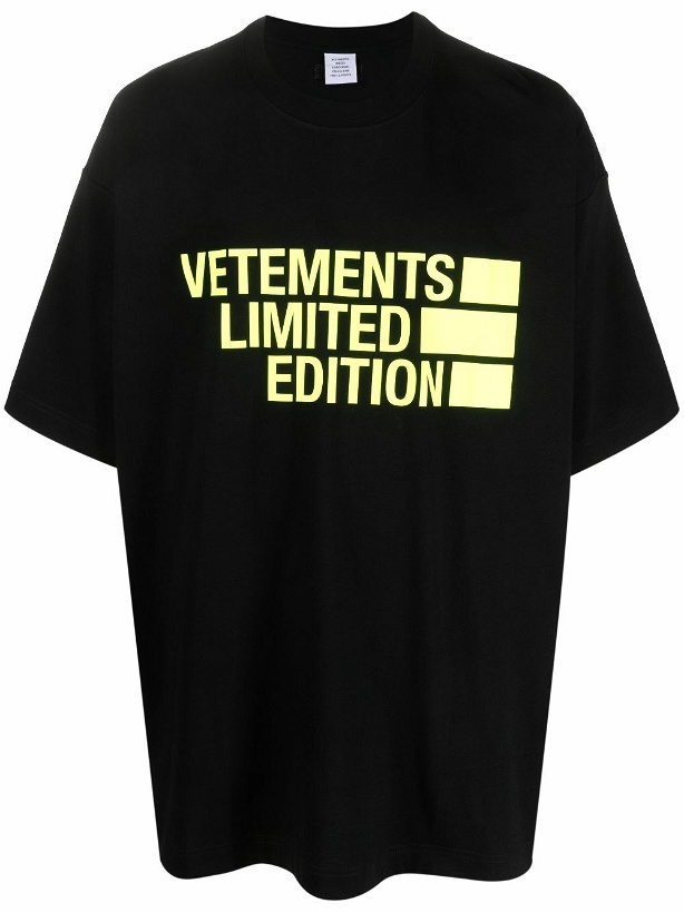 Photo: VETEMENTS - Logo T-shirt