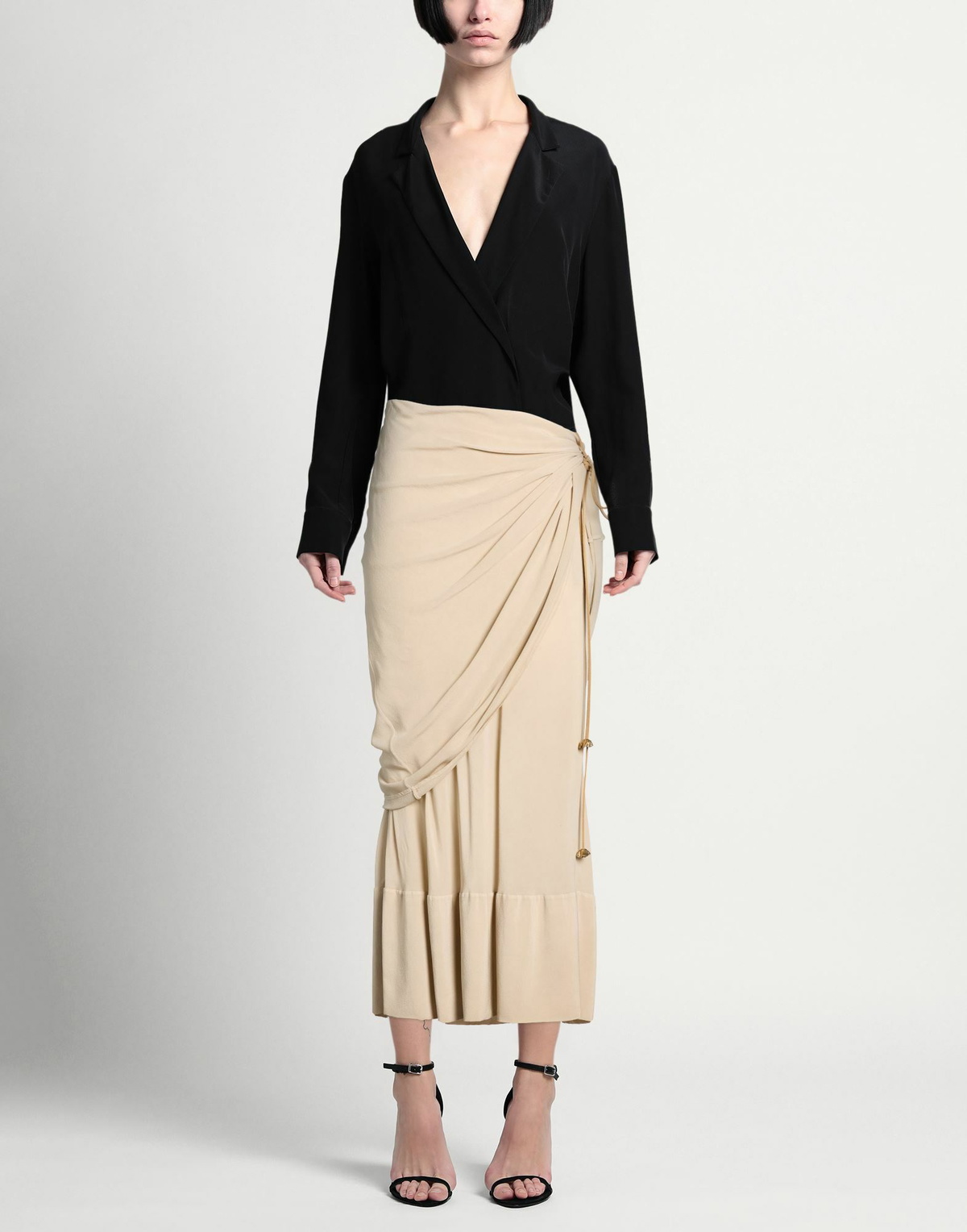 Quira Womens Maxi skirt in Beige