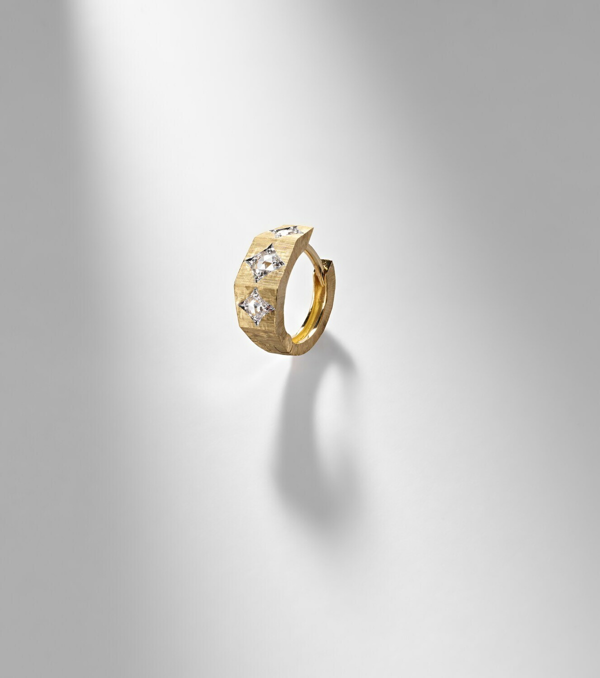 Marie Lichtenberg Ecrou Coco 18kt gold single hoop earring