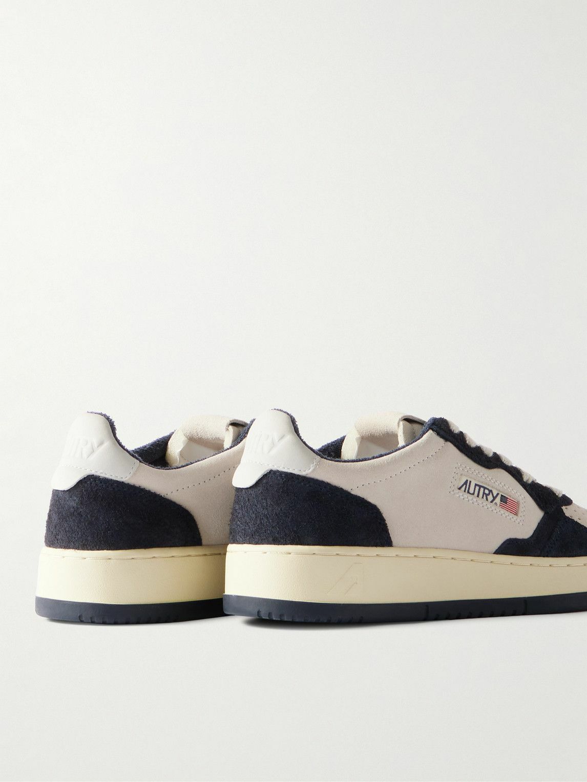 【関税&送料込】Autry Two-Tone Leather And Suede Medalist Sn AUTRY Medalist Two-Tone Suede-Trimmed Leather Sneakers for