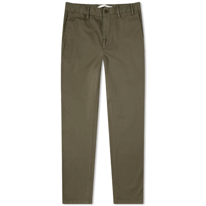 Photo: Norse Projects Aros Slim Light Stretch Chino Ivy Green