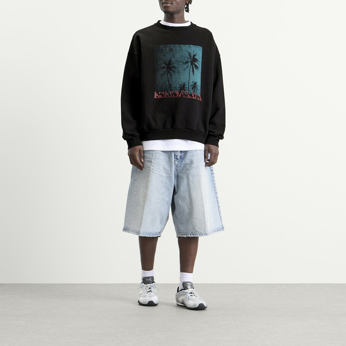Balenciaga Men's Vintage Medium Fit Crewneck in Black