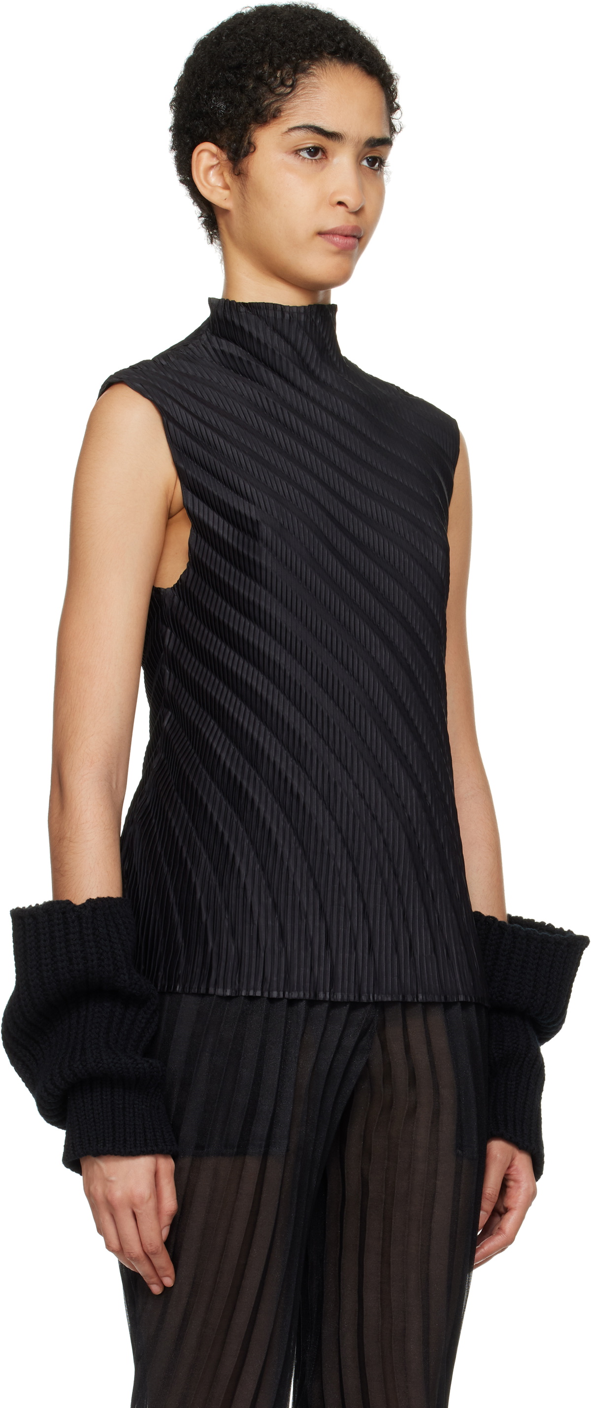 ISSEY MIYAKE Black Nuance Pleats Solid Tank Top Issey Miyake Men ISSEY MIYAKE Black Nuance Pleats Solid Tank Top Issey Miyake Men