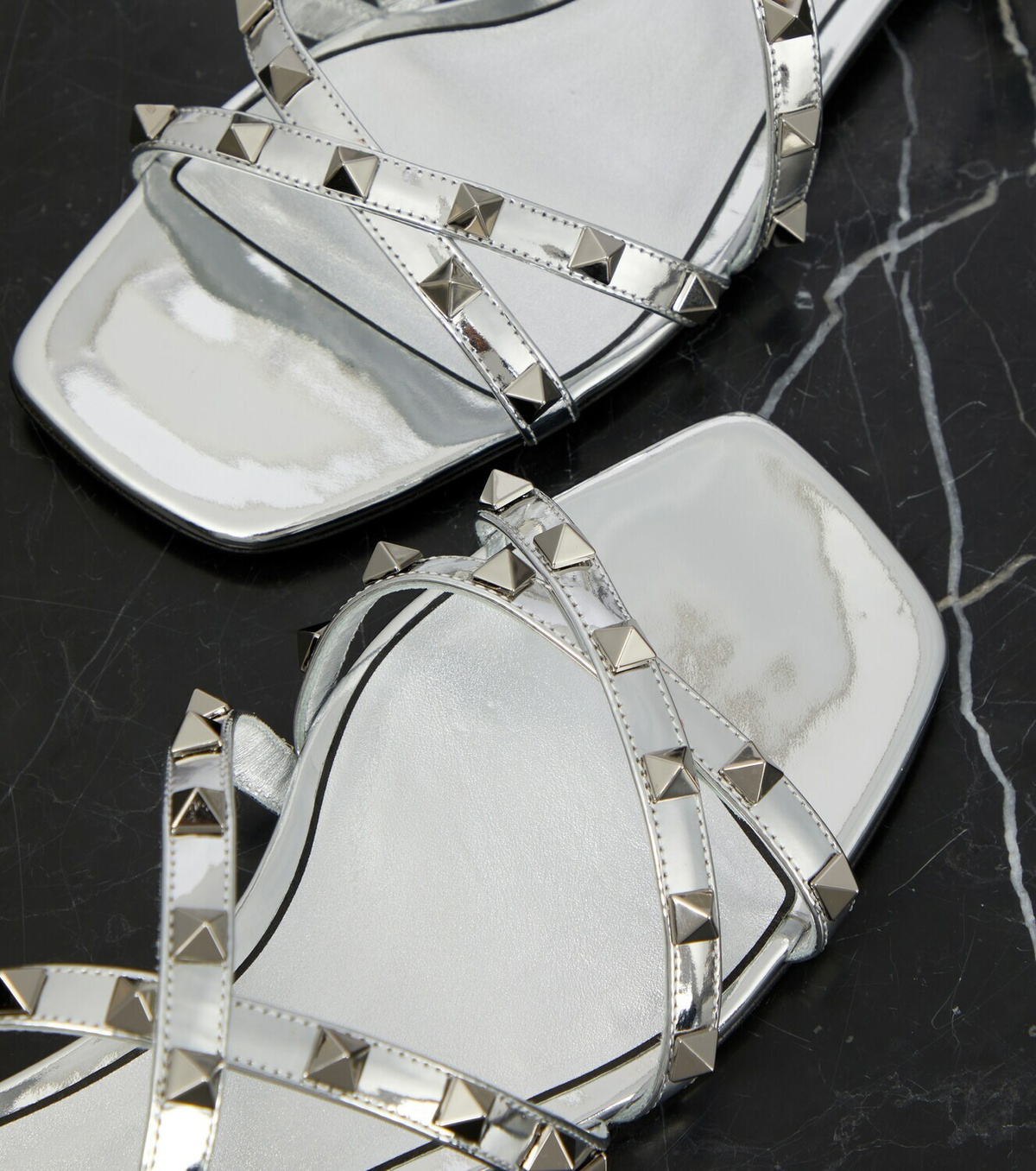 サンダル・ミュール Valentino Garavani Rockstud Gladiator Sandals Valentino Garavani Rockstud Jelly Flat Gladiator Sandals