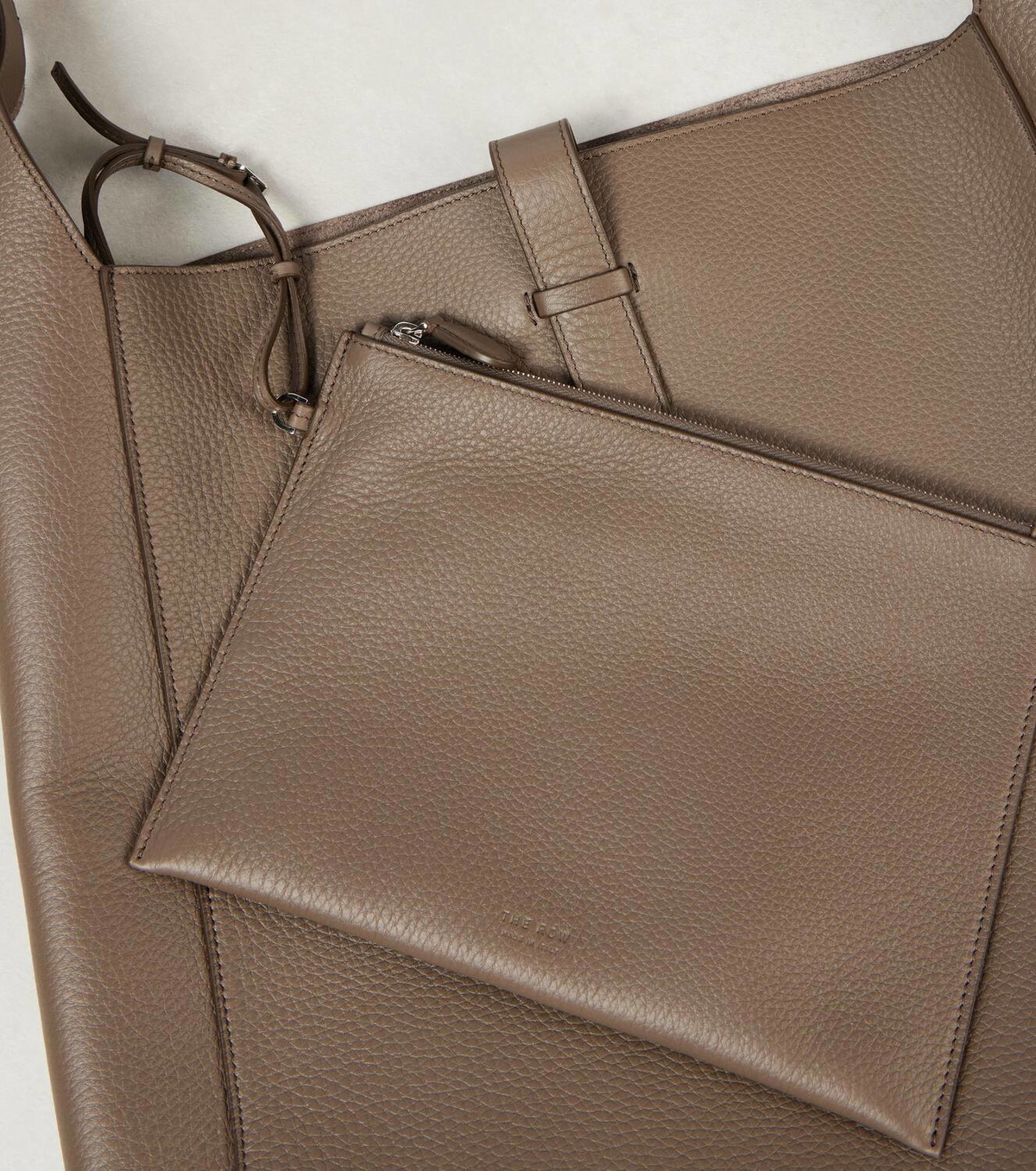 【THE ROW】Blake leather tote bag ウィメンズ 肩掛けバッグ Blake leather tote bag in black - The Row | Mytheresa