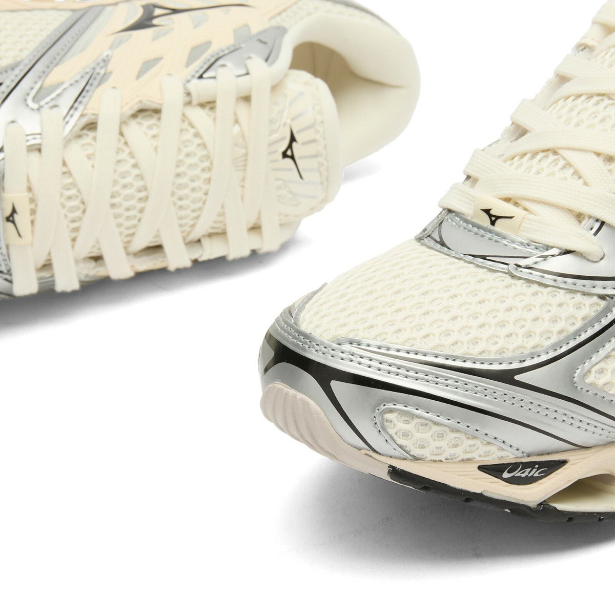 Mizuno WAVE PROPHECY LS "SPORT" Sneaker in Pristine/Black/Silver