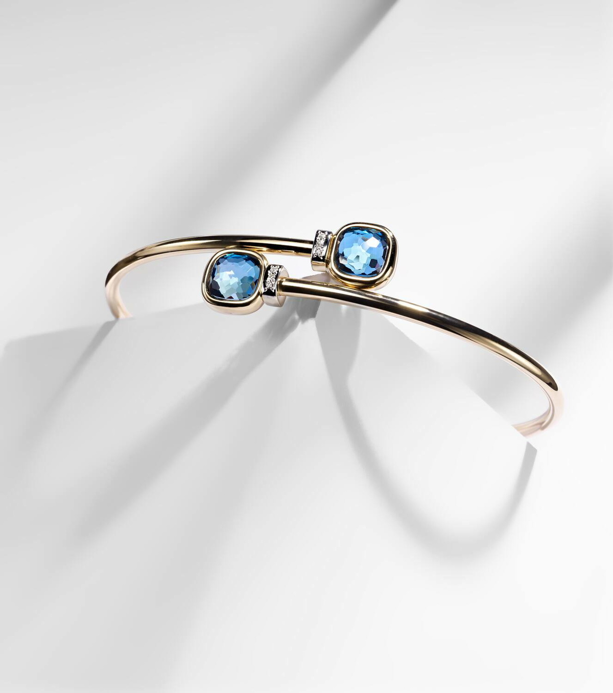 Pomellato Nudo 18kt gold bangle with topazes and diamonds