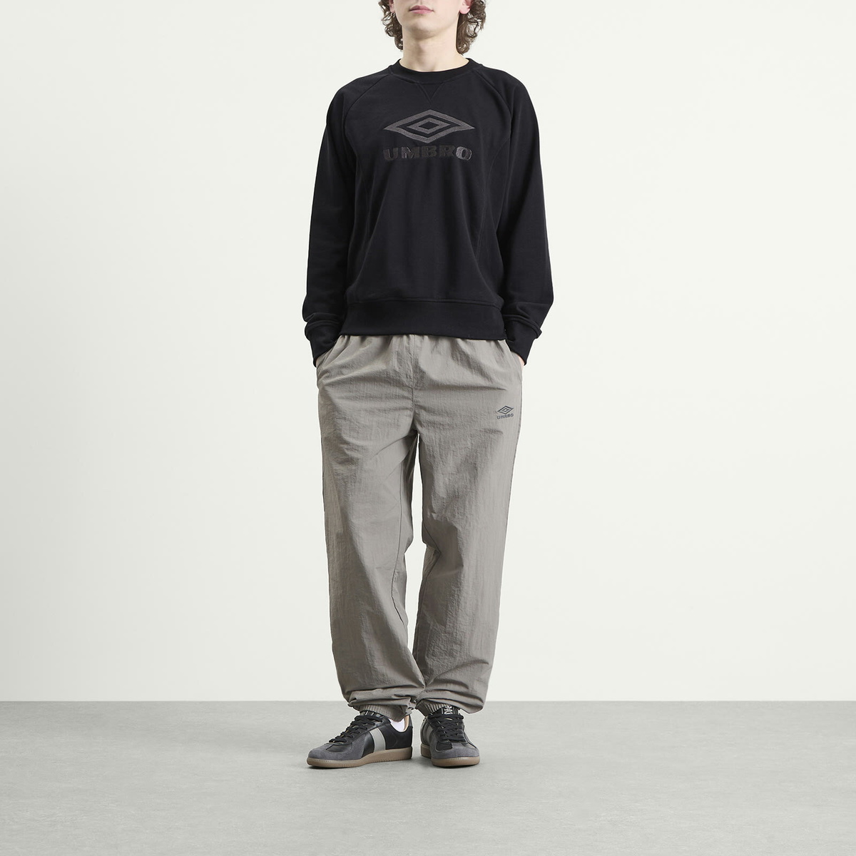 Umbro Men's Iconic Sweat in Black/Volcanic Ash