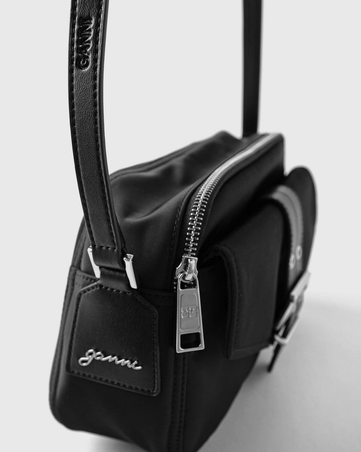【関税込み】GANNI ブラック Bucky カメラバッグ GANNI(ガニー)｜Bucky Camera バッグ/ブラック の通販｜ELLESHOP