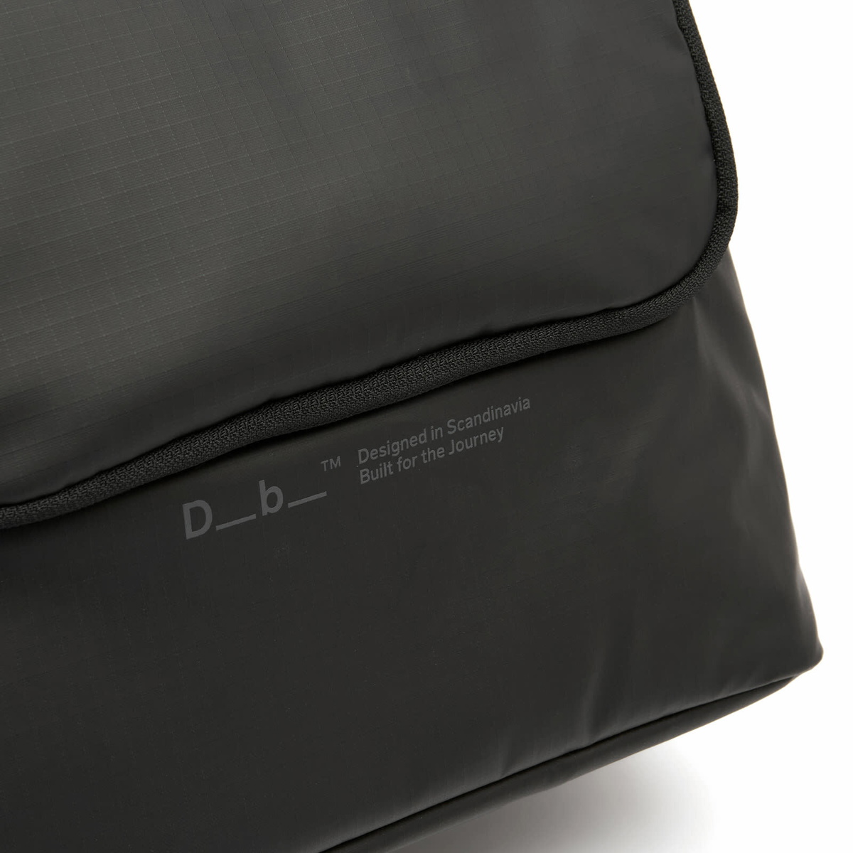Db Journey Essential Washbag - Medium in Black Out 