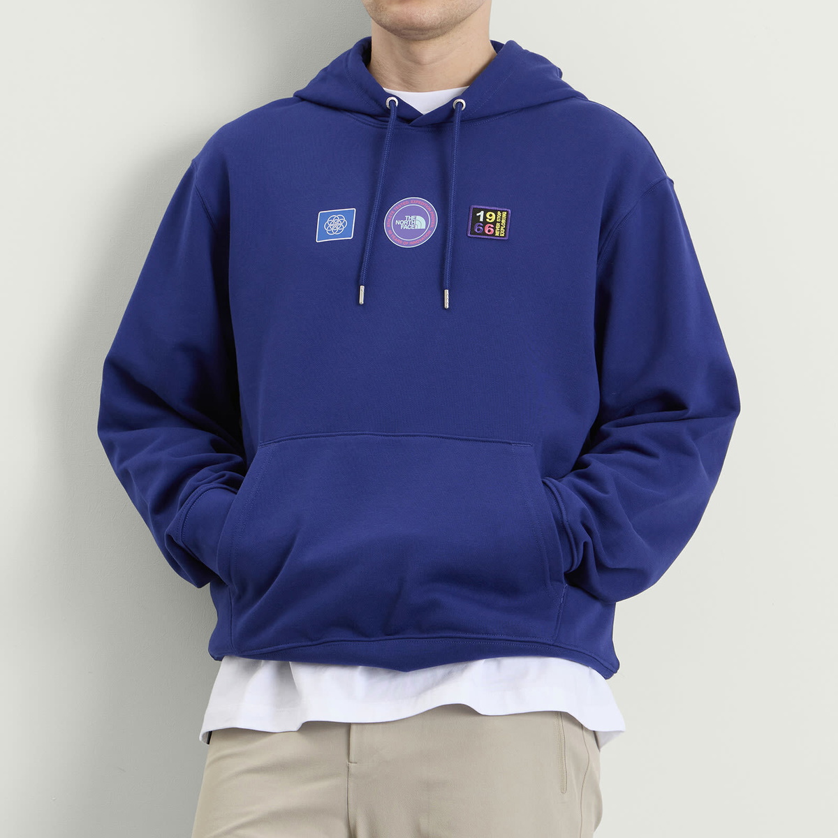 The North Face Men's Explorer Badges Relaxed Hoodie in Bold Blue