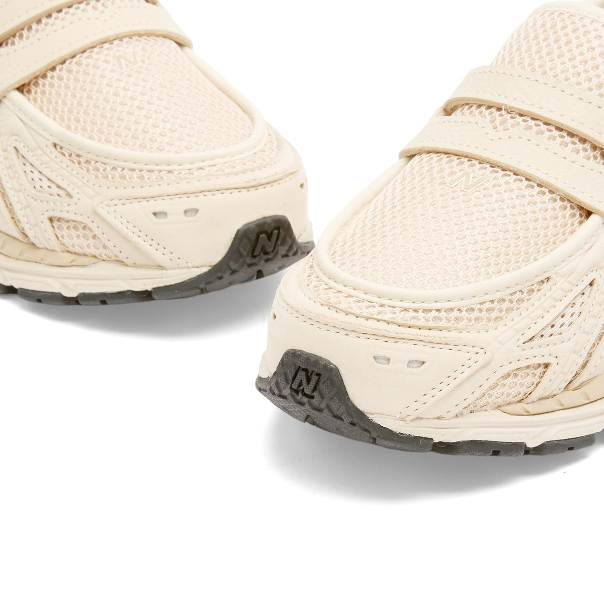 New Balance 1906L Sneaker in Bisque