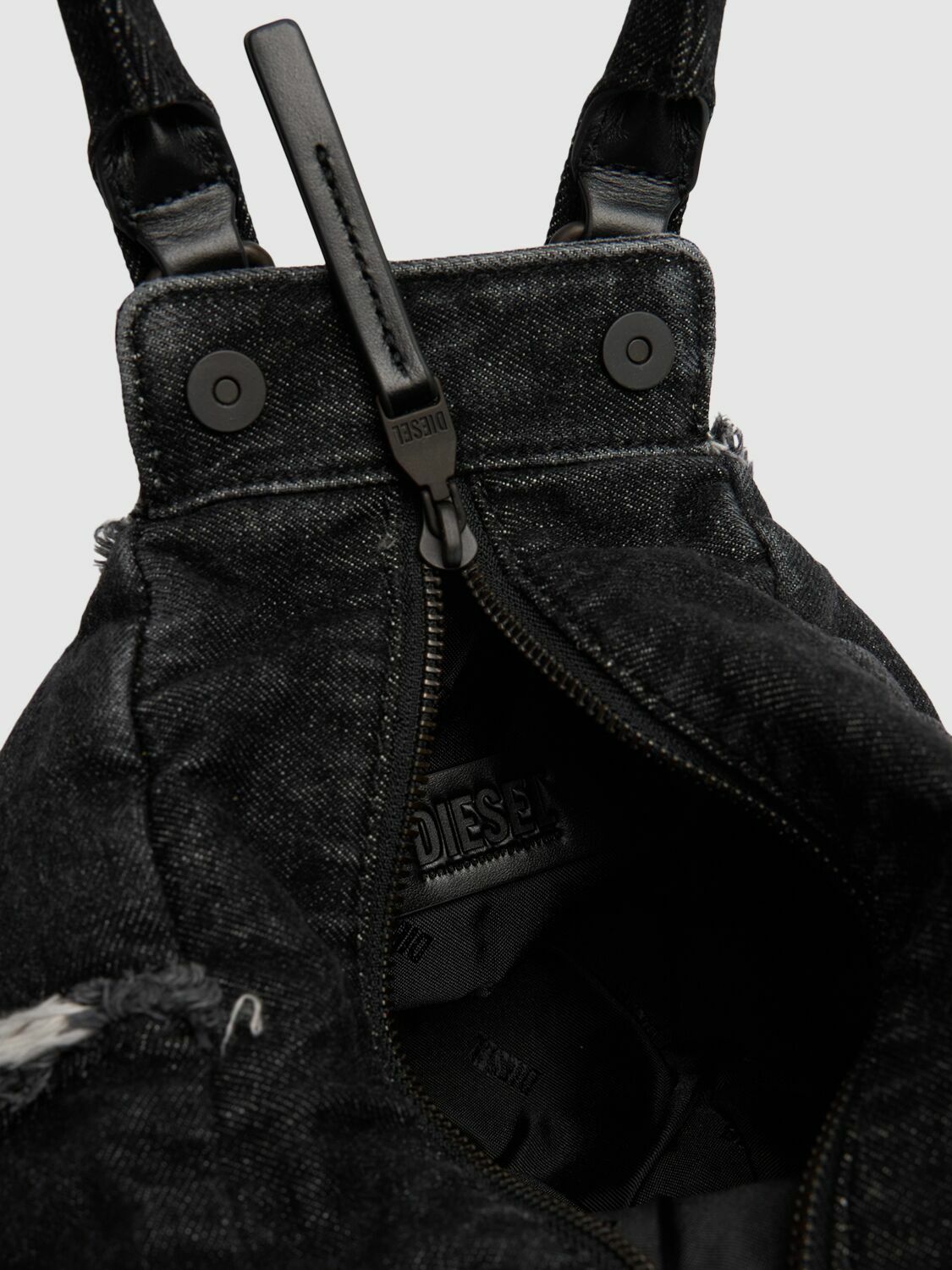 DIESEL D-Vina デニムトップハンドルバッグ DIESEL Xs D-vina Washed Denim Top Handle Bag Diesel
